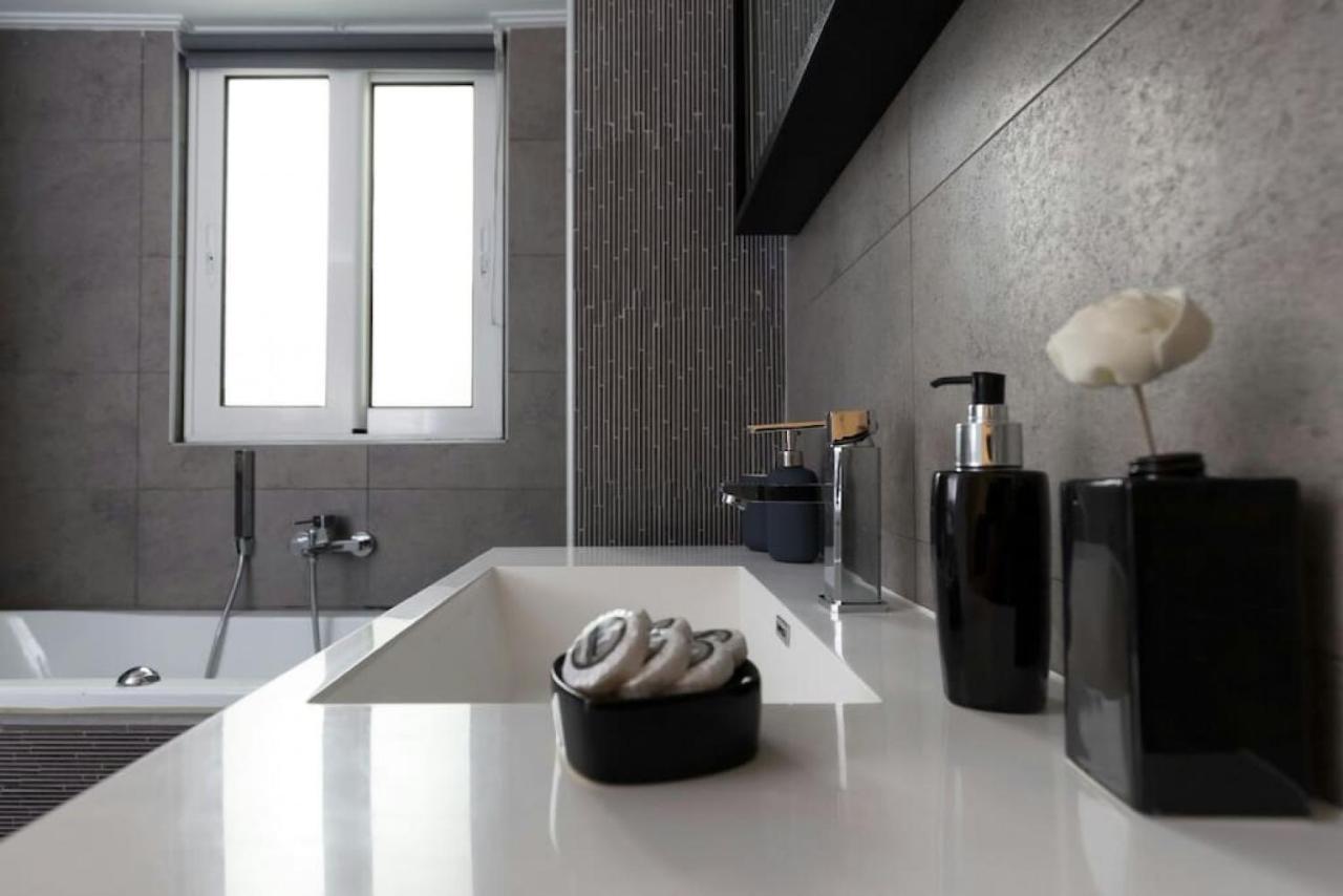 דירות אתונה Renovated Flat With Acropolis View מראה חיצוני תמונה