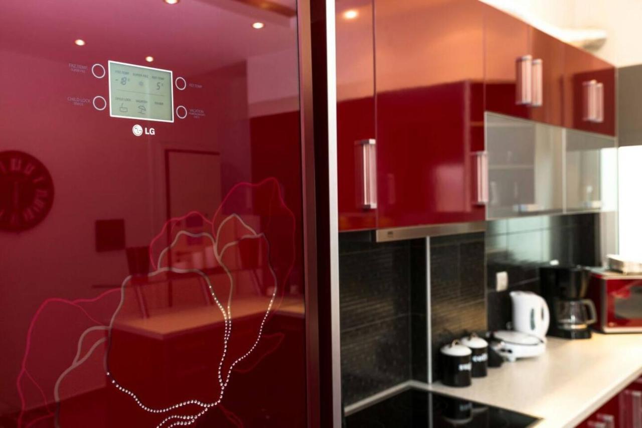דירות אתונה Renovated Flat With Acropolis View מראה חיצוני תמונה
