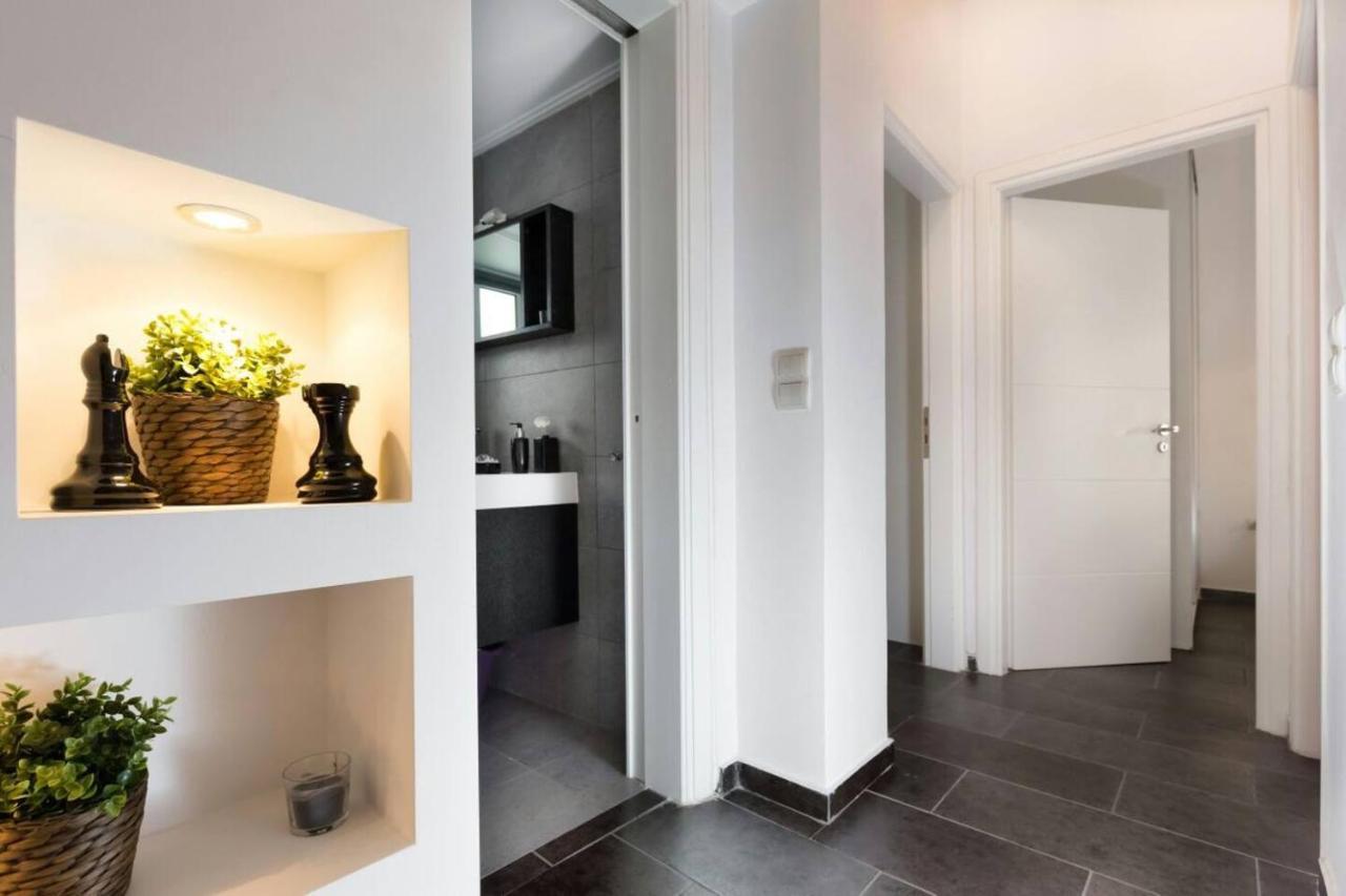 דירות אתונה Renovated Flat With Acropolis View מראה חיצוני תמונה