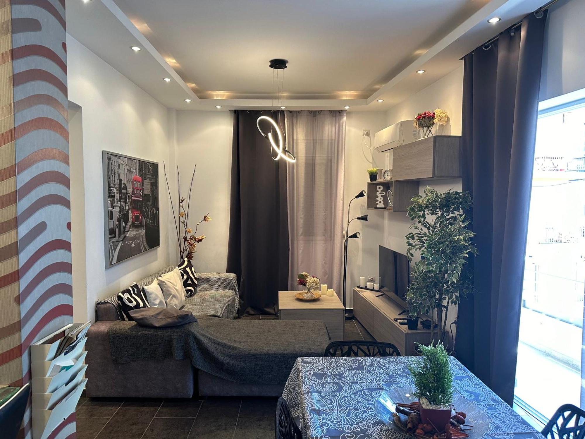 דירות אתונה Renovated Flat With Acropolis View מראה חיצוני תמונה