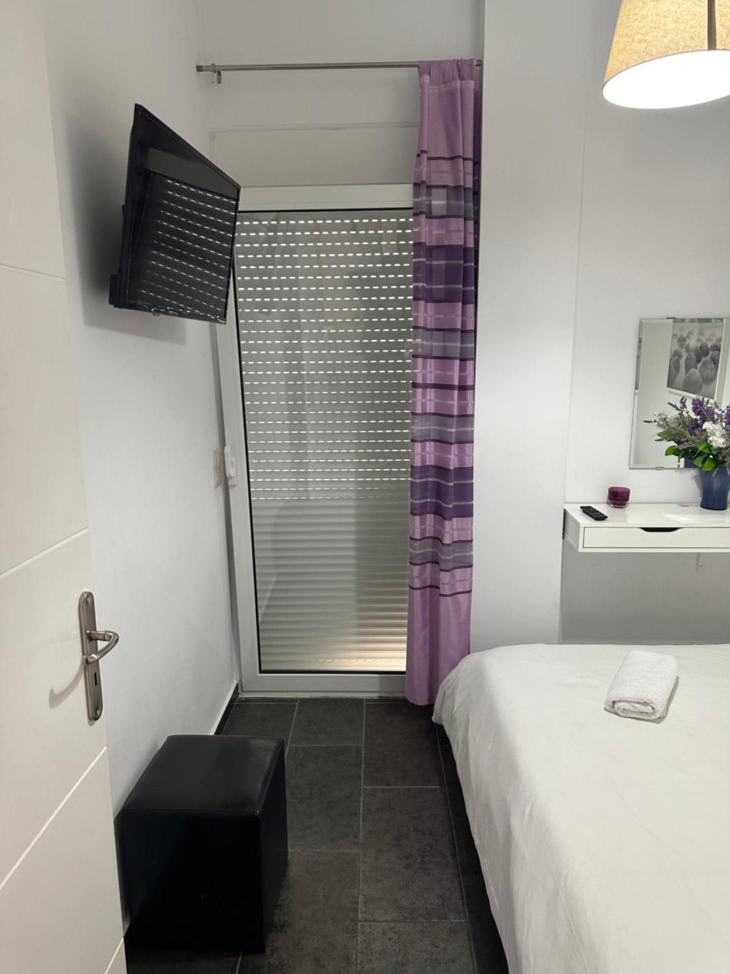דירות אתונה Renovated Flat With Acropolis View מראה חיצוני תמונה